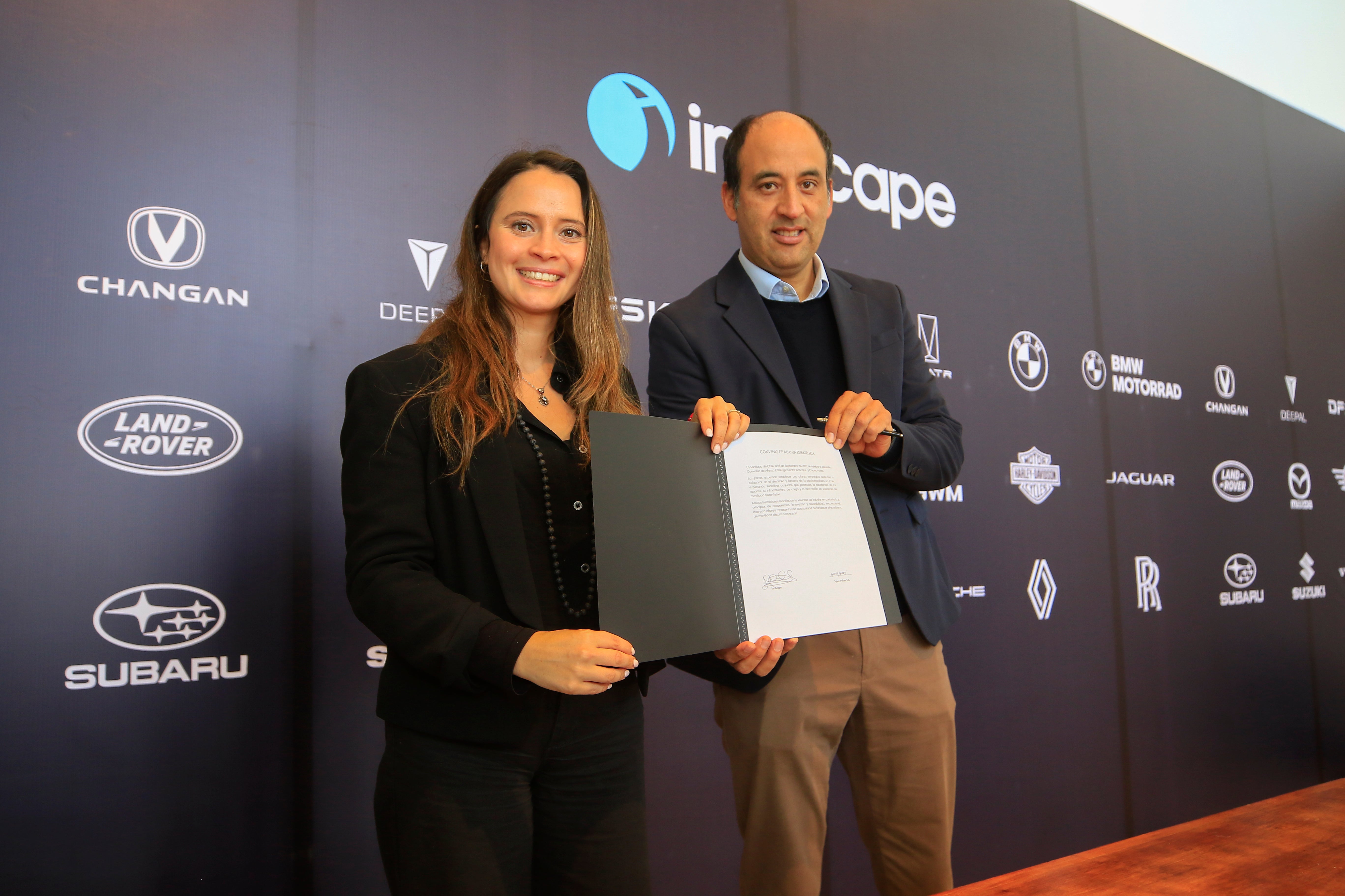 Inchcape y Copec Voltex sellan alianza estratégica para acelerar una movilidad más sostenible en Chile